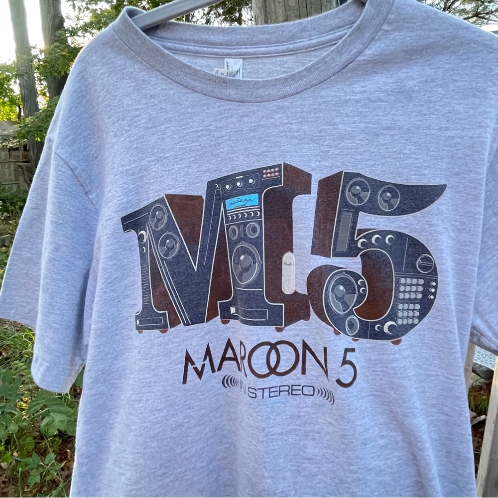 Maroon 5 In Stereo 2015 Tour T-Shirt Size: M